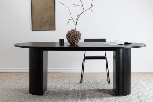 Bianca dining room table oval black