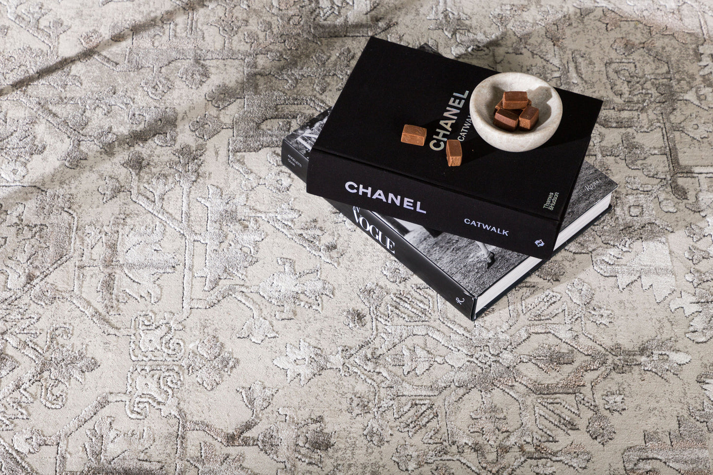 Cleo rug 340x240 silver